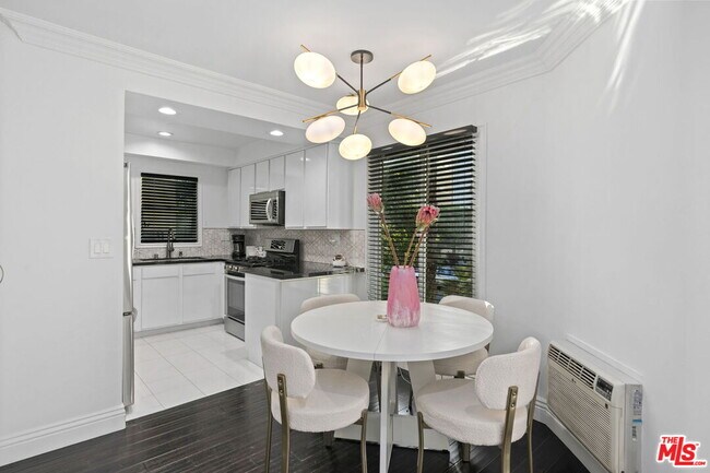 Building Photo - 11646 Chenault St