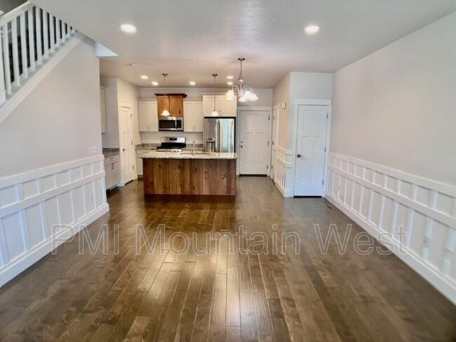 Building Photo - 269 E Ellen Ln