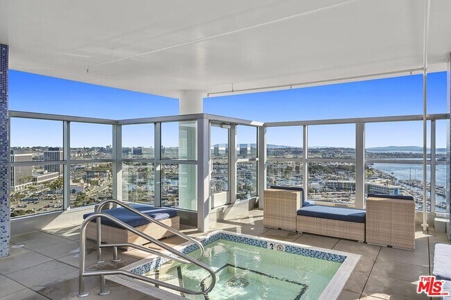 Building Photo - 13700 Marina Pointe Dr