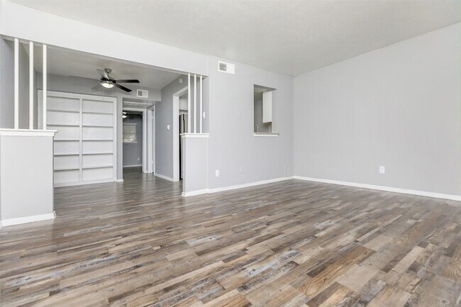 Building Photo - 1212 Hampshire Ln