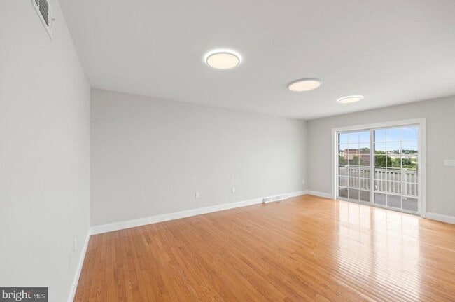 Building Photo - 777 Oak Leaf Ln