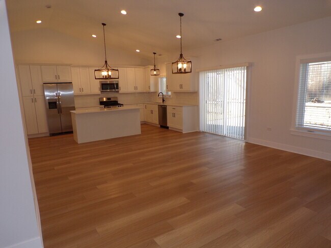 Building Photo - 33476 N Evergreen Dr