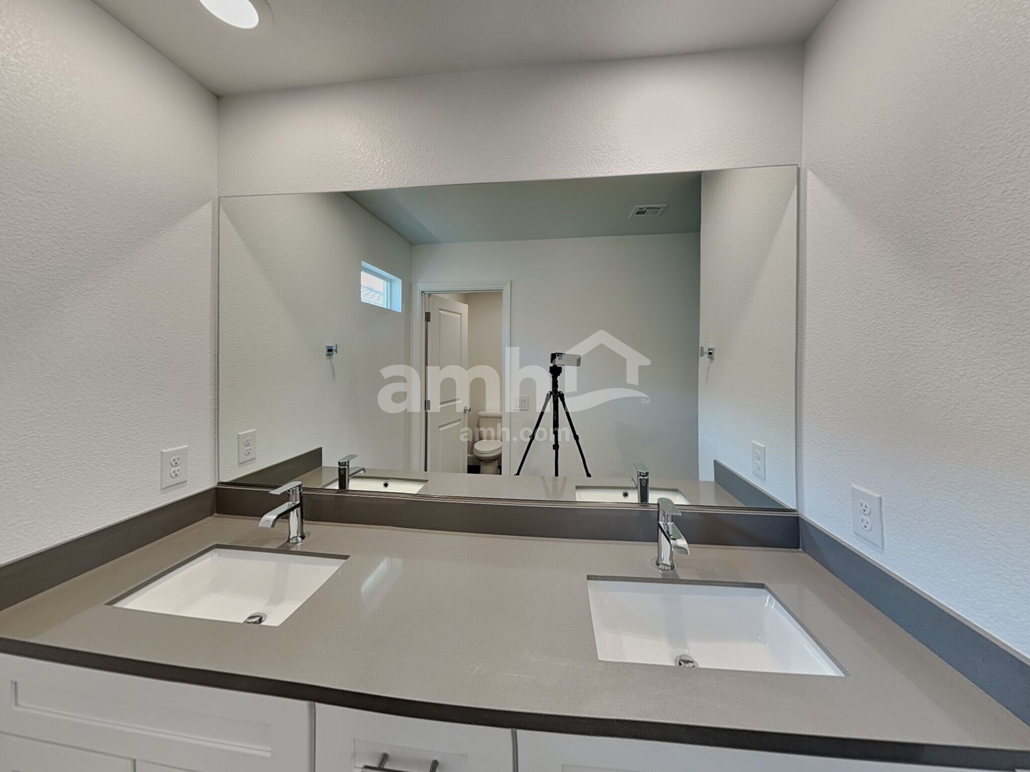 Building Photo - 132 Charmante Tulip Ln