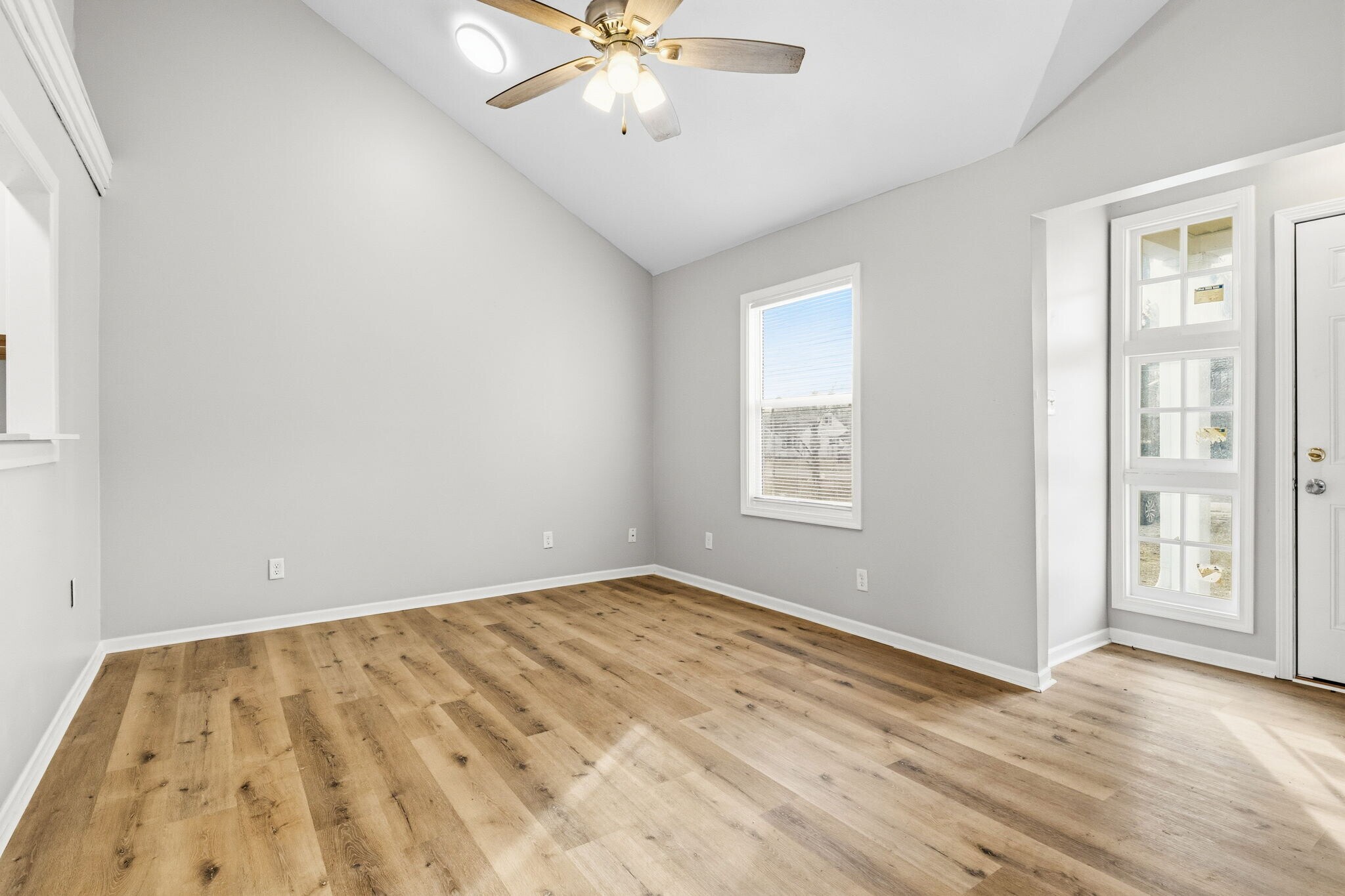 Building Photo - 522 W Vinyard St