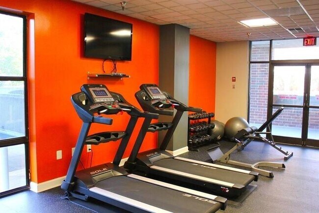 Building Photo - 385 Ralph McGill Blvd NE