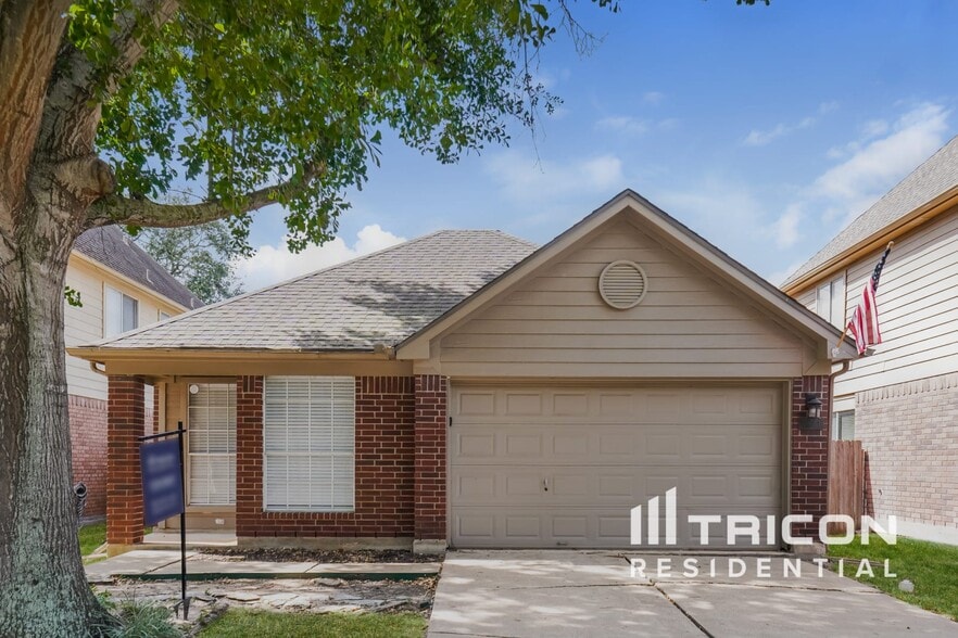 Primary Photo - 1824 Old Creek Dr