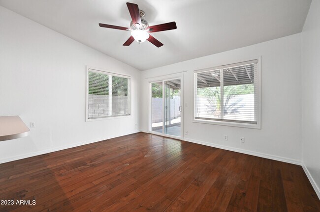 Building Photo - 313 S Ocean Dr