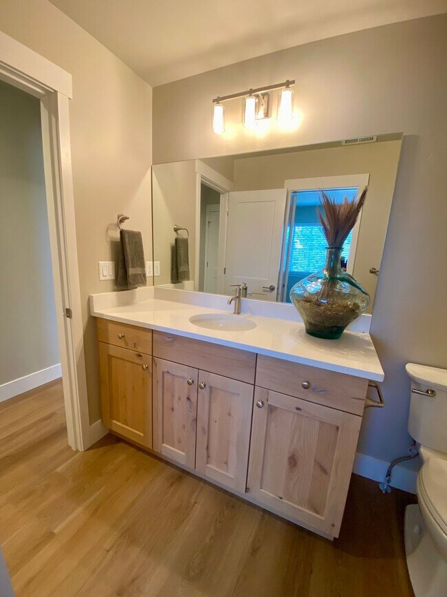 Building Photo - 63286 NW Ski Ln