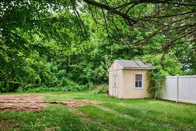 Building Photo - 167 Rocky Hill Rd