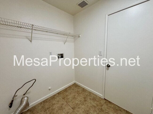 Building Photo - 13539 Merry Oaks St