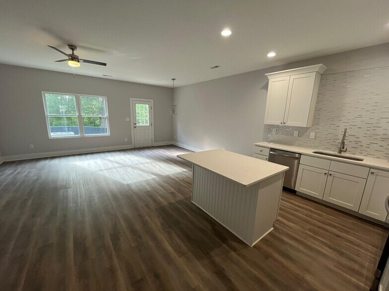 Kitchen - 1042 McLain Rd