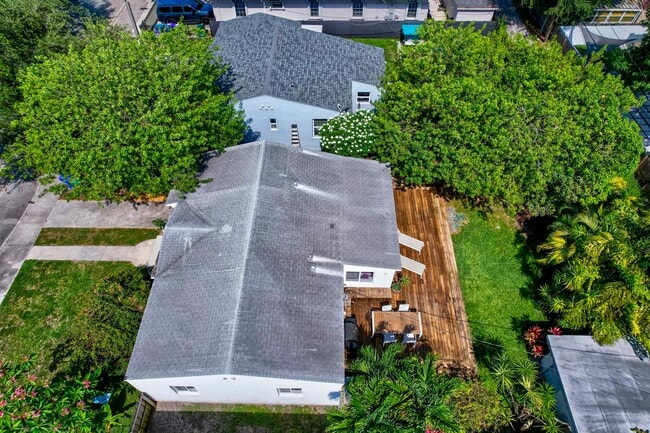 Building Photo - 565 NW 49th St