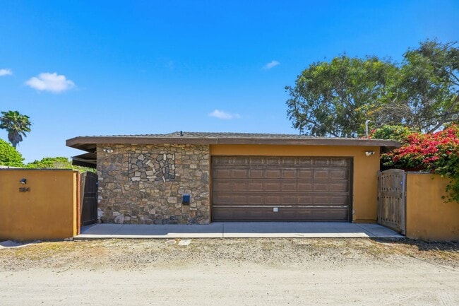 Building Photo - 1184 Devonshire Dr