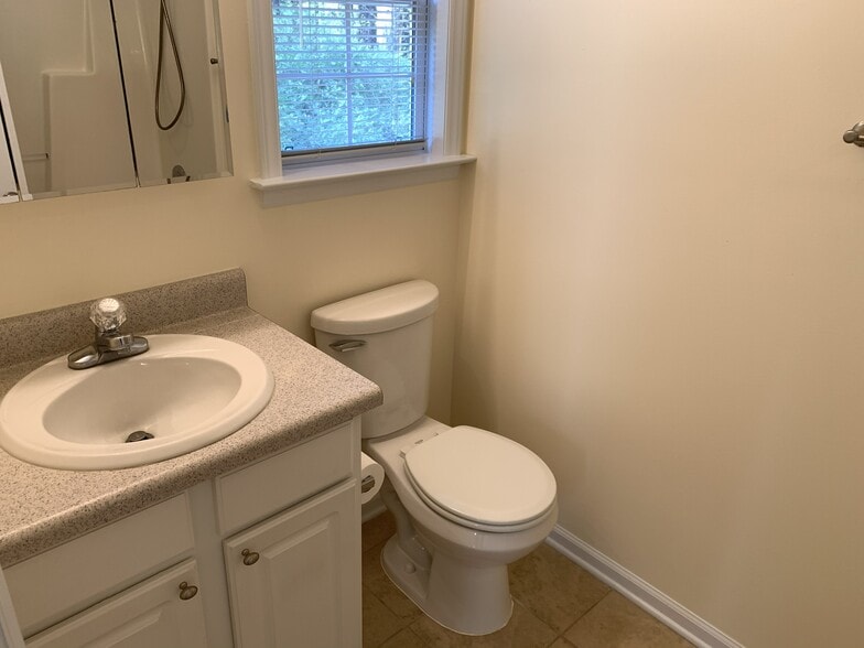 Master Bath - 1129 Woodbriar Street