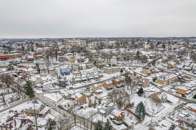 Building Photo - Stunning 3 bedroom home in Brookline available July 1!