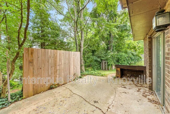 Building Photo - 8738 Gleason Dr