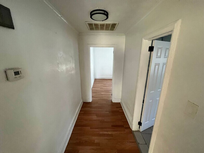 Building Photo - 298 Broadway St