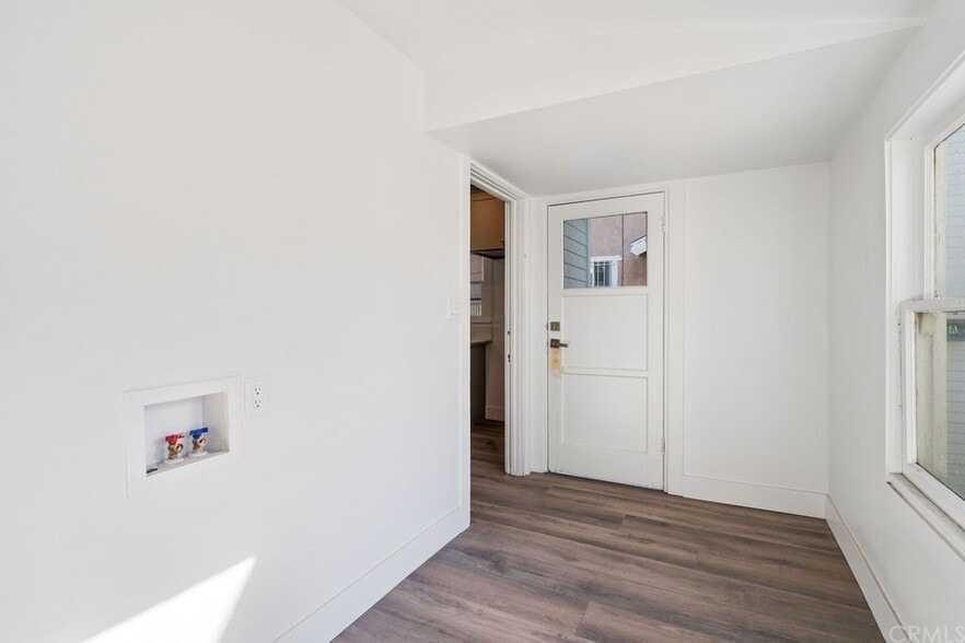 Sun / laundry room - 728 E Palmer Ave