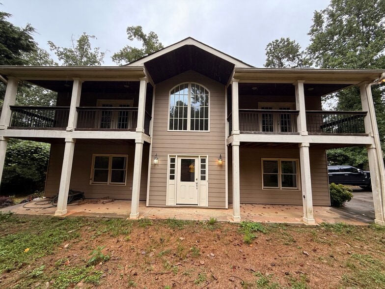 Building Photo - 1505 Hillcrest Dr