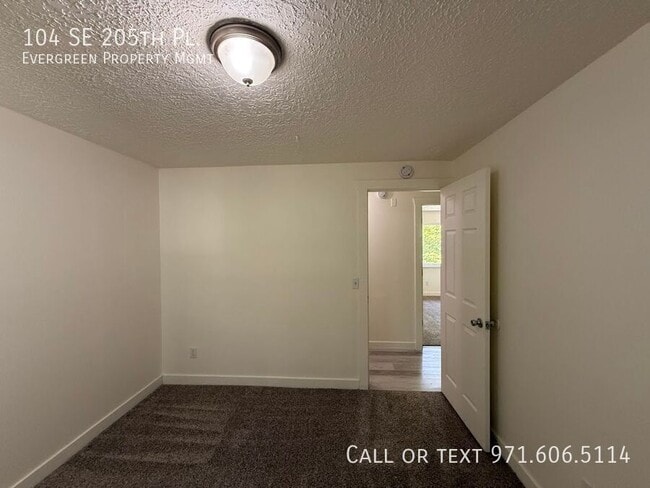 Building Photo - 104 SE 205th Pl