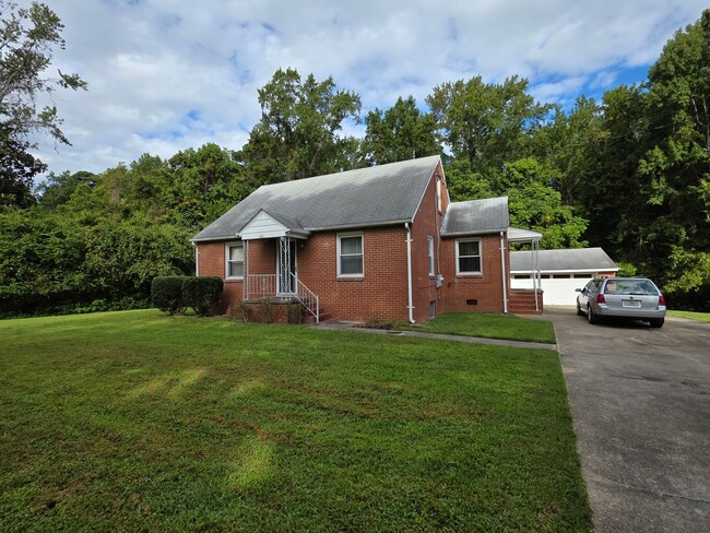 Primary Photo - Cute Ranch Ready For New Tenants!