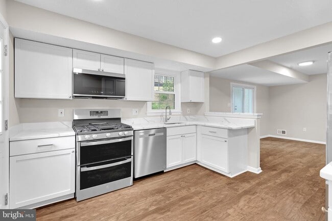 Building Photo - 3009 S Hill St