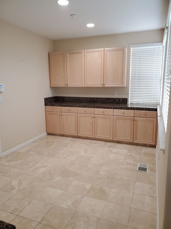 Building Photo - 48173 Alta Vista Terrace