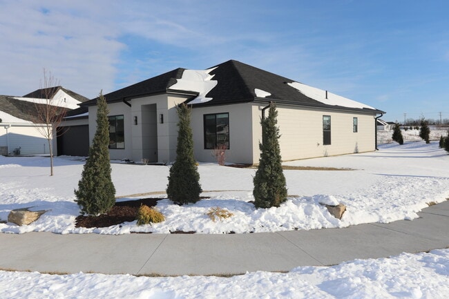 Building Photo - 4400 Royal County Rd