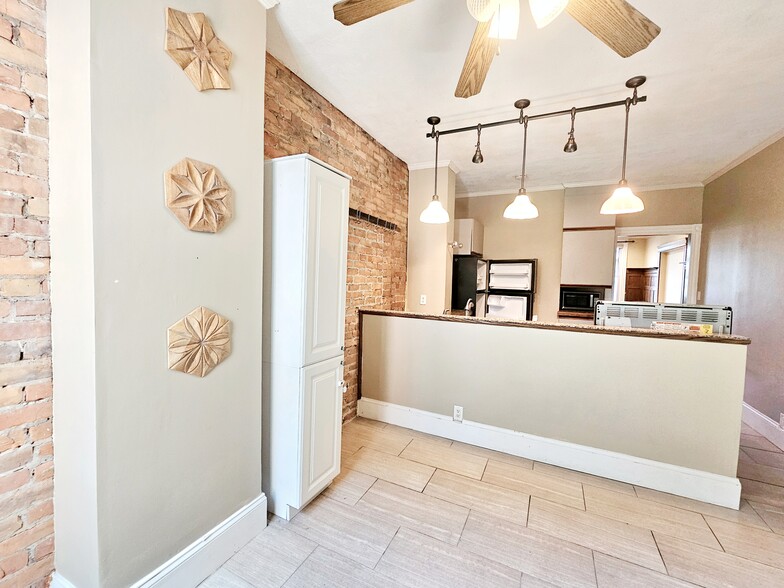 Building Photo - 1793 Beacon St