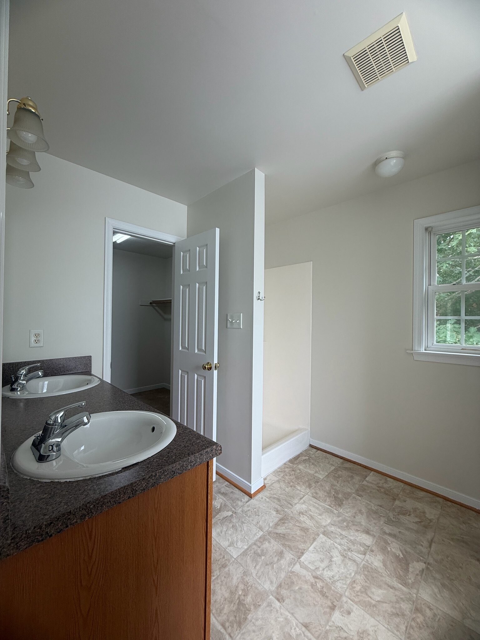 Building Photo - 11725 Walnut Wood Ct