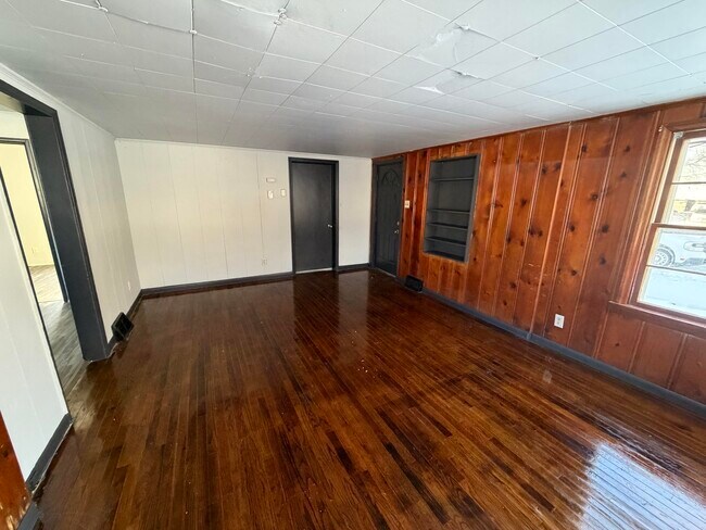 Building Photo - 1232 Freeman-