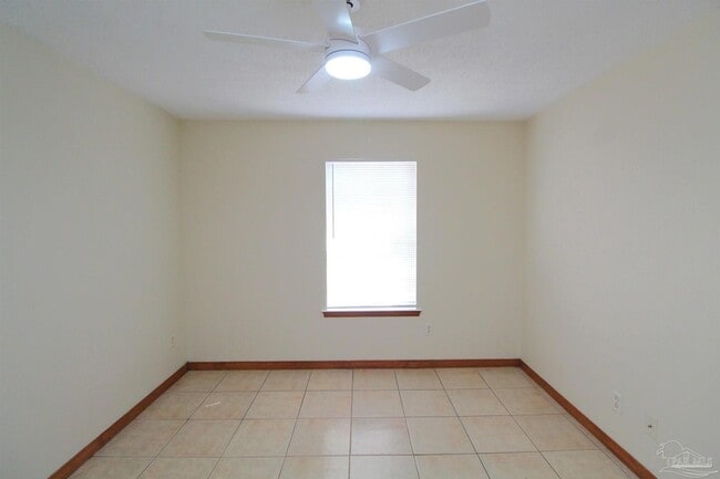 Building Photo - 3355 Green Briar Cir