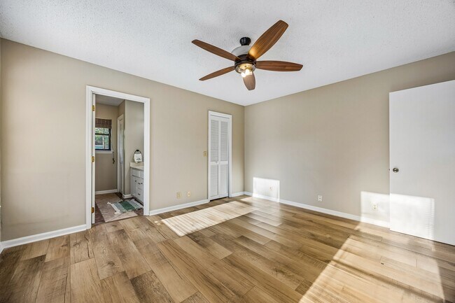 Building Photo - 132 Woodvalley Ct