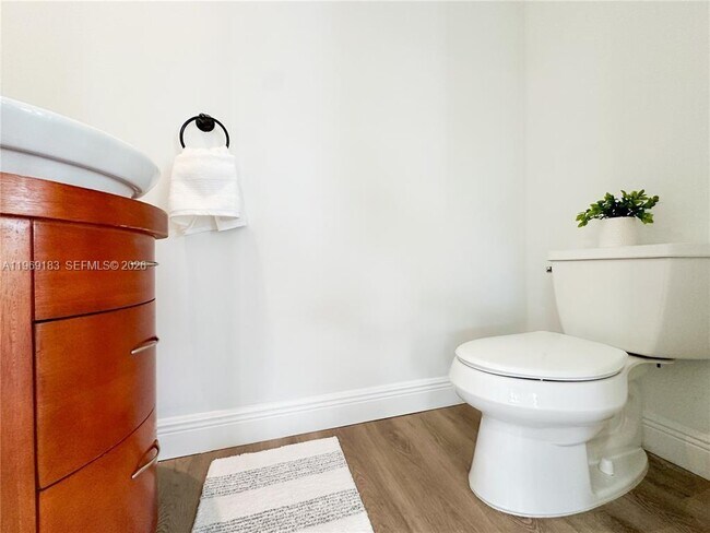 Building Photo - 8 SW 11th St