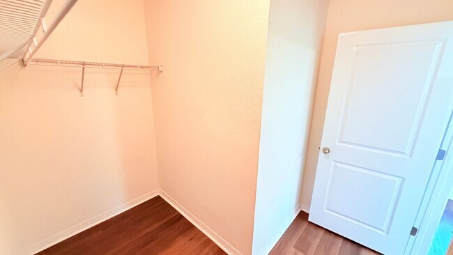 Building Photo - Available now! Amazing 4 Bedroom, 2 Bathroom Home in Wildwood!!