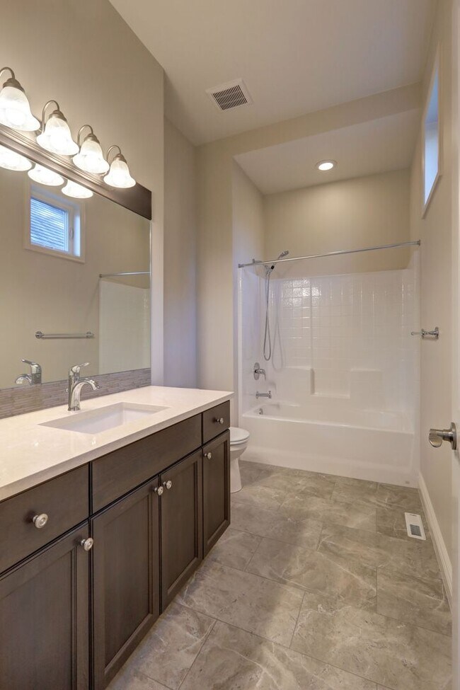 Building Photo - Spacious Custom Home with High-End Finishes Near Lake Sammamish