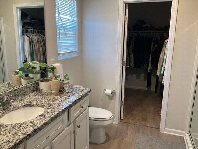 Building Photo - 511 Morning Mist Rd