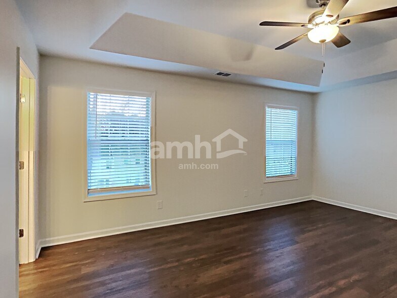 Building Photo - 2760 Woodbine Hill Way