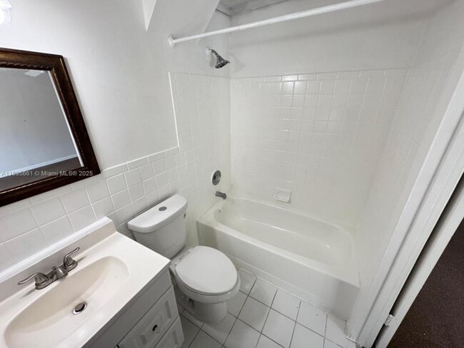 Building Photo - 3 bedroom in Hollywood FL 33023