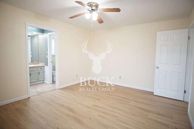 Building Photo - 1630 Kavel Dr