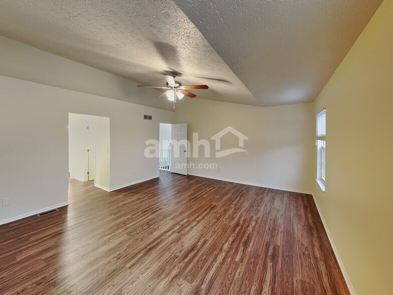 Building Photo - 912 Wallace Dr