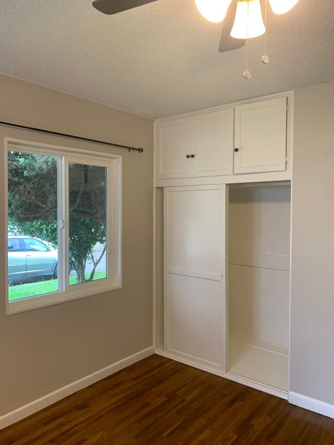 Building Photo - Just in Time For Summer: Charming home wit...