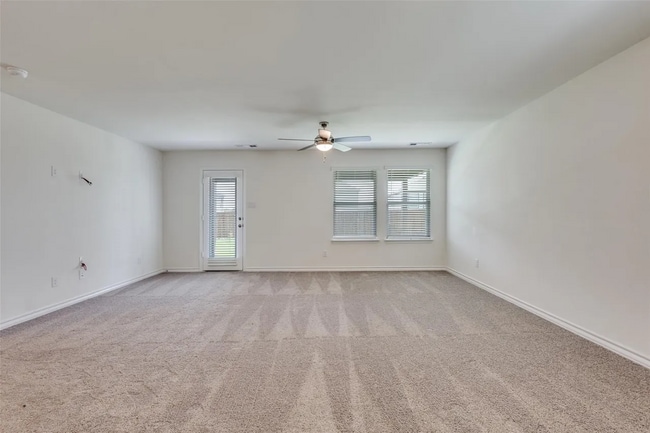 Building Photo - 749 Windsor Dr