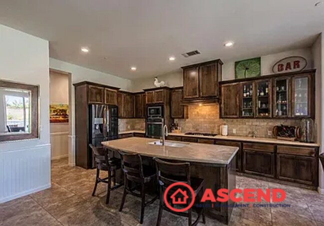 Building Photo - Stunning Home Near Frontier Highschool!