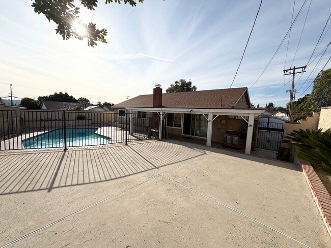Building Photo - Refined 3 Bedroom Pool Home in Premier Diamond Bar Neighborhood