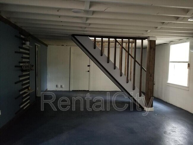 Building Photo - 621 Arlington Ave