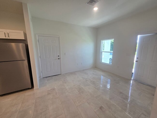 Building Photo - BRAND NEW HOME-2/2/1