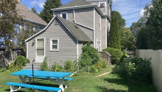 Building Photo - Freshly painted 3 bed Duplex in South Minn...