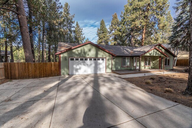 Building Photo - This could be your dream home! Must see!!