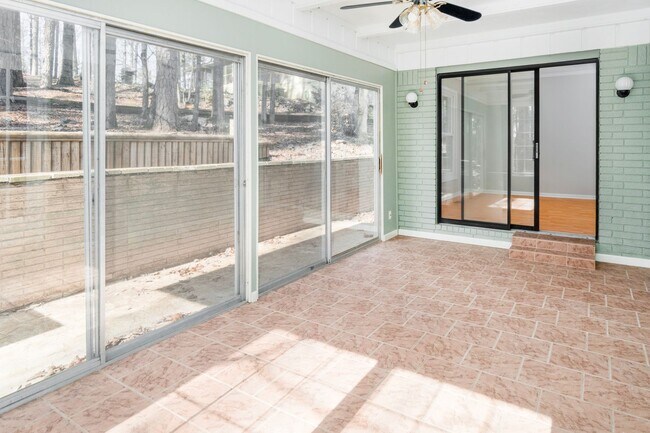 Building Photo - 16 Malaga Cir